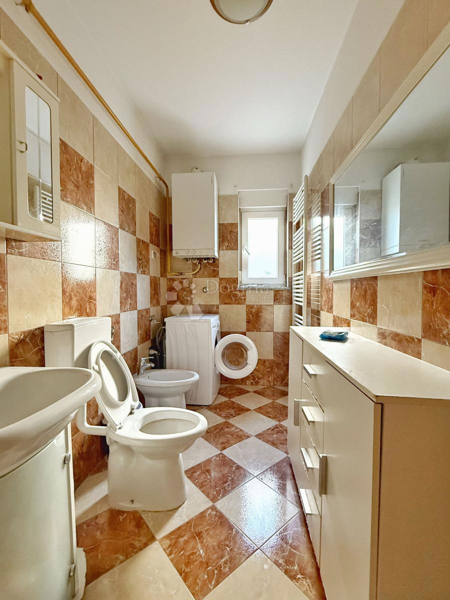 OCCASIONE, APPARTAMENTO CON UNA CAMERA DA LETTO A ROVIGNO - solo da Dogma