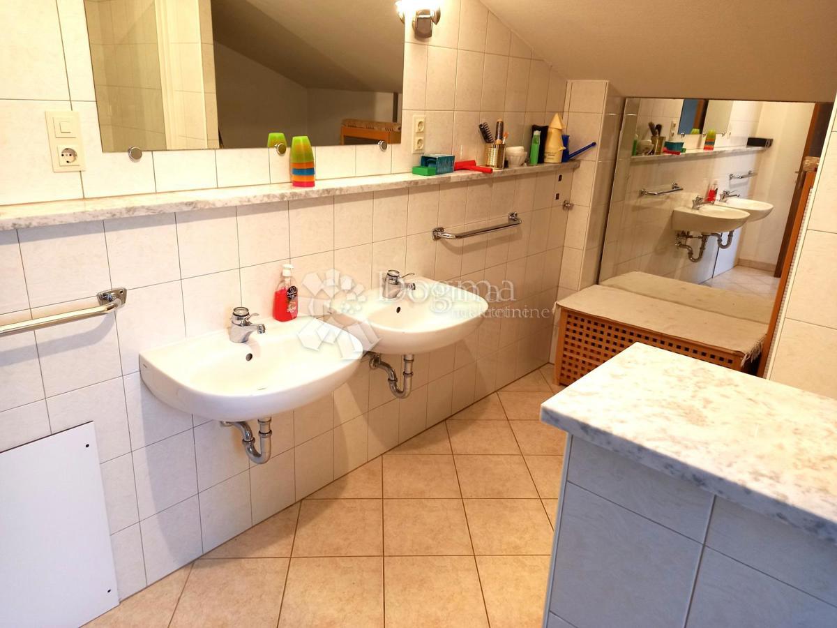 Istria-Umago, appartamento con terrazza e vista mare