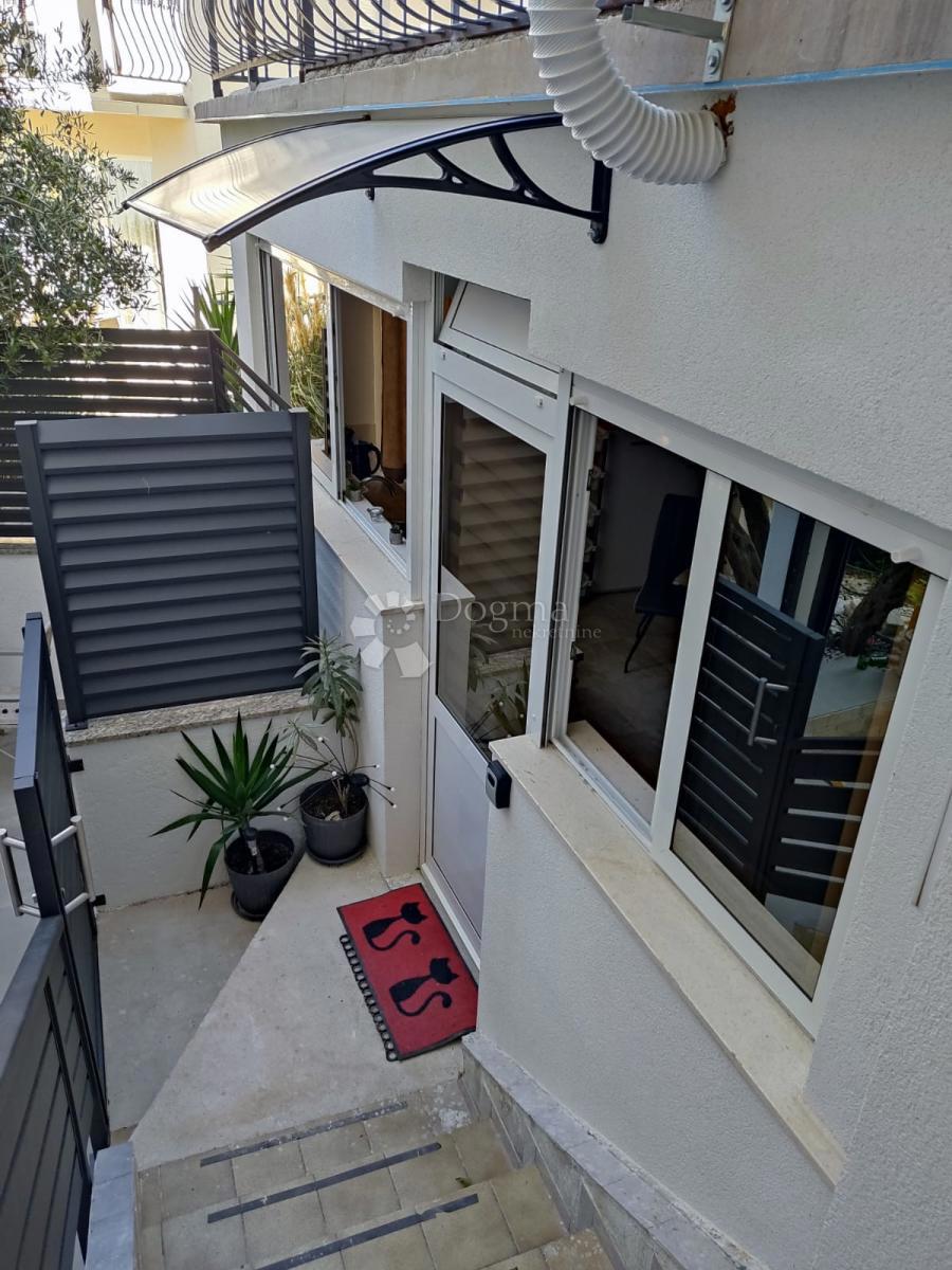 Allogio Duće, Dugi Rat, 80m2