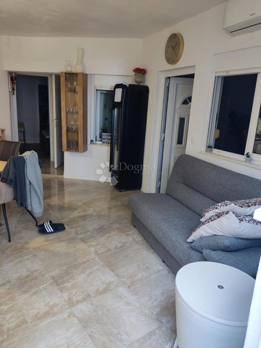 Allogio Duće, Dugi Rat, 80m2