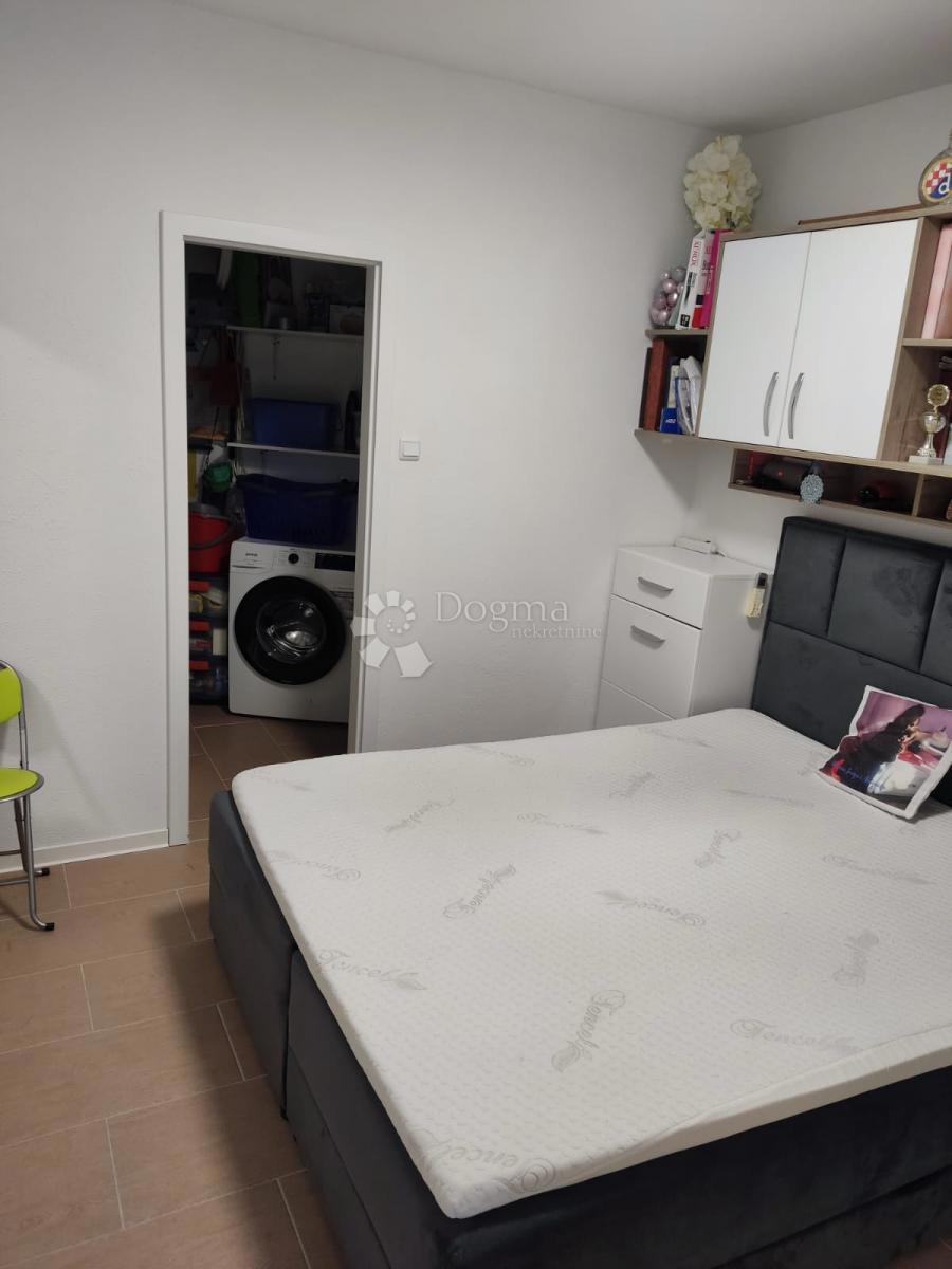 Allogio Duće, Dugi Rat, 80m2