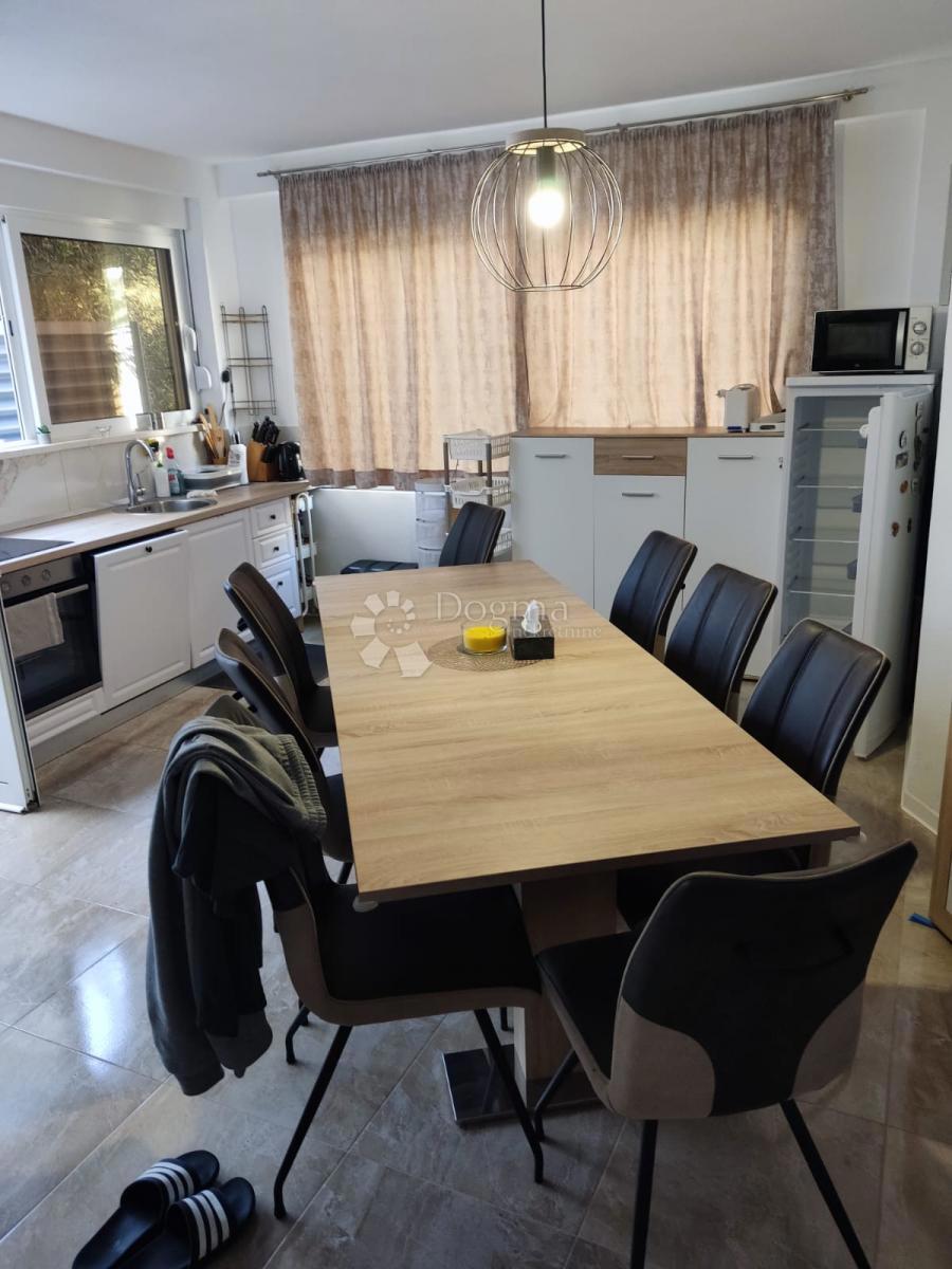 Allogio Duće, Dugi Rat, 80m2