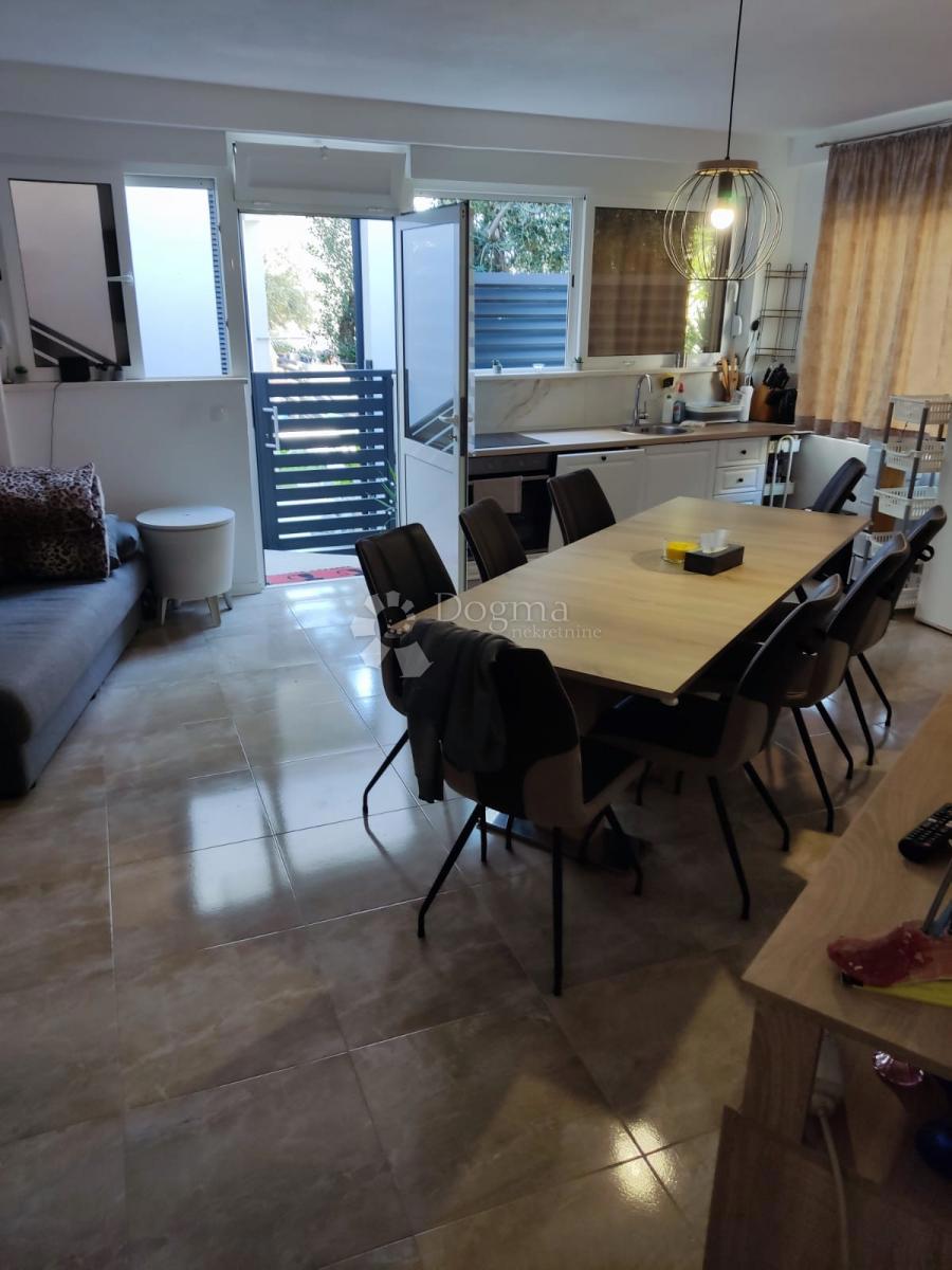 Allogio Duće, Dugi Rat, 80m2