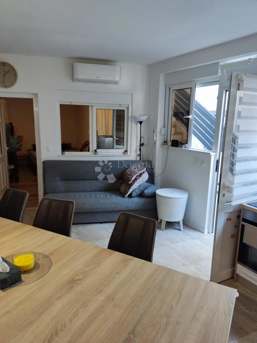 Allogio Duće, Dugi Rat, 80m2