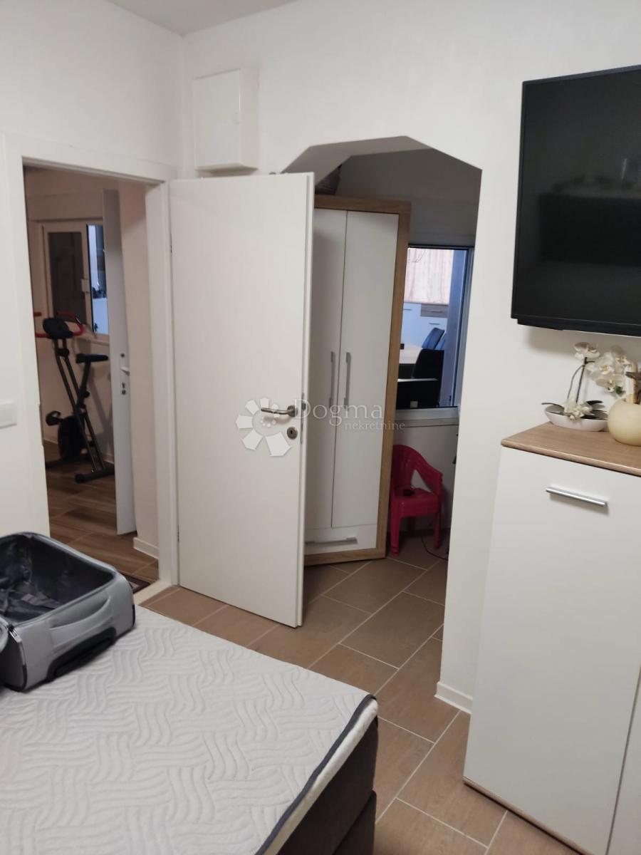 Allogio Duće, Dugi Rat, 80m2