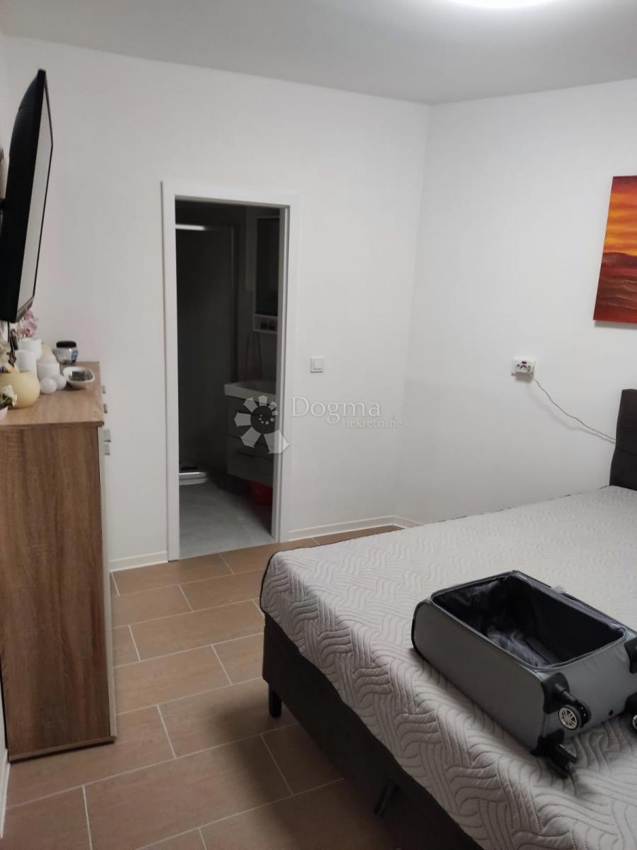 Allogio Duće, Dugi Rat, 80m2