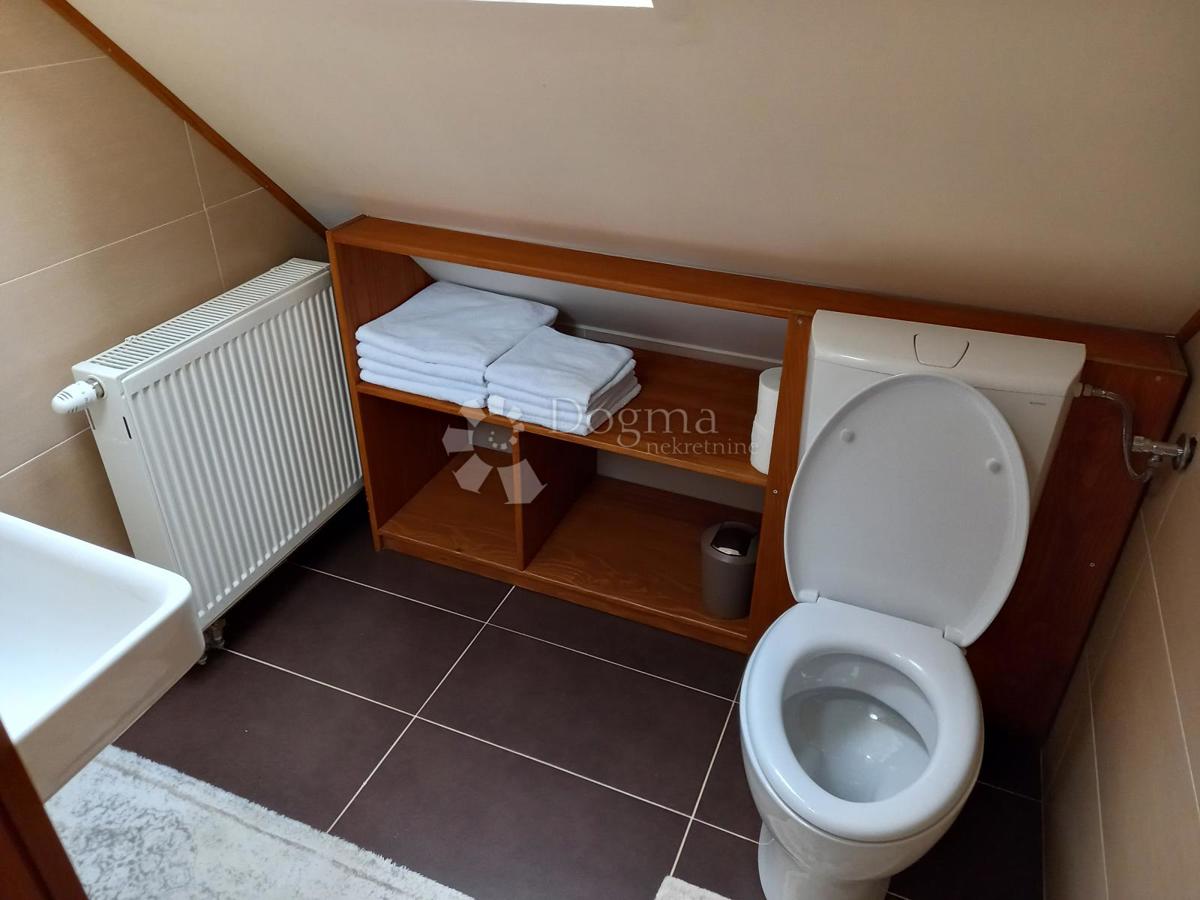 Autentica casa in legno con ampio terreno e centro benessere