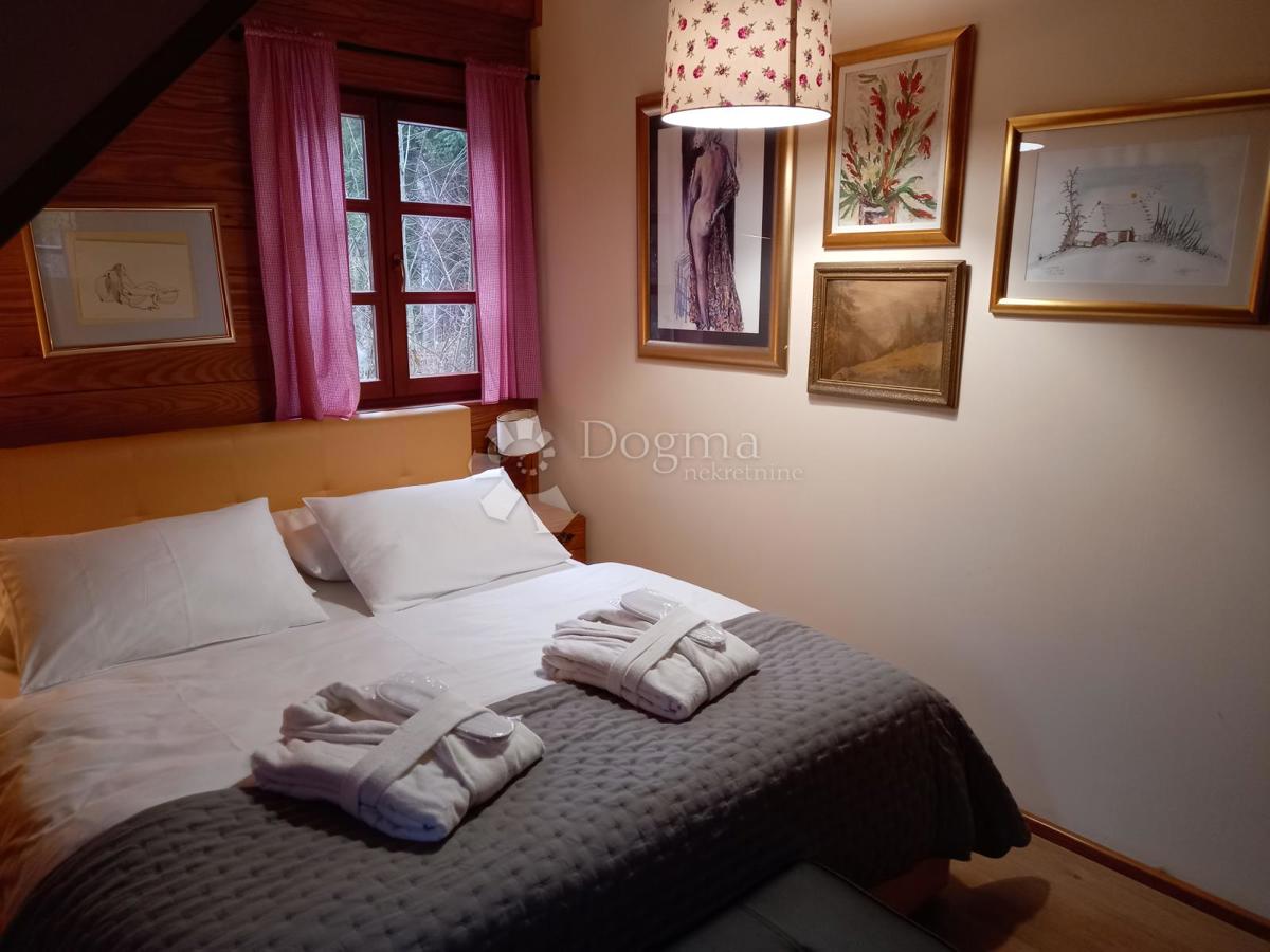 Autentica casa in legno con ampio terreno e centro benessere