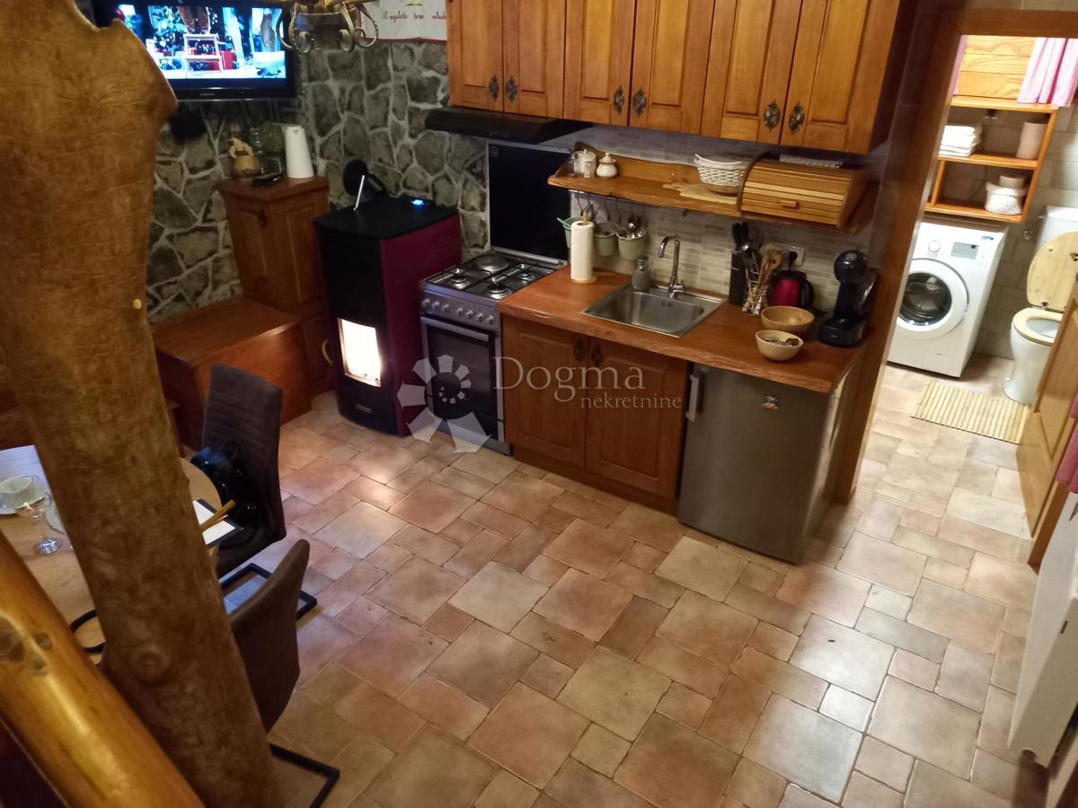 Autentica casa in legno con ampio terreno e centro benessere