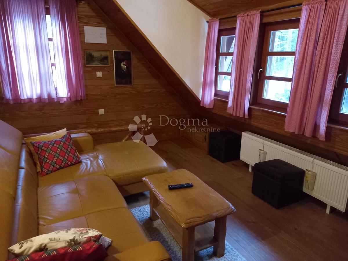 Autentica casa in legno con ampio terreno e centro benessere