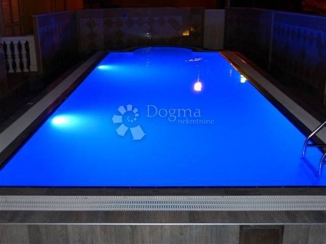 Locale commerciale Selce, Crikvenica, 1.900m2