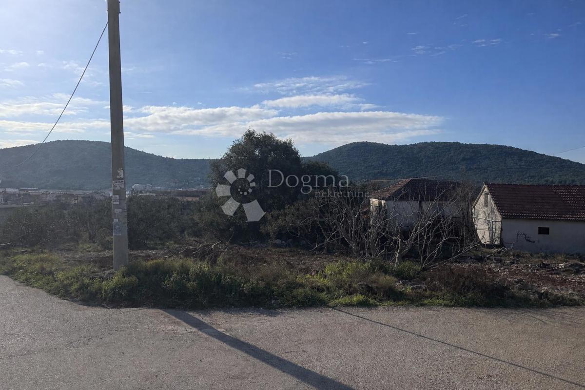 Terreno edificabile Vinišće, Marina, 648m2