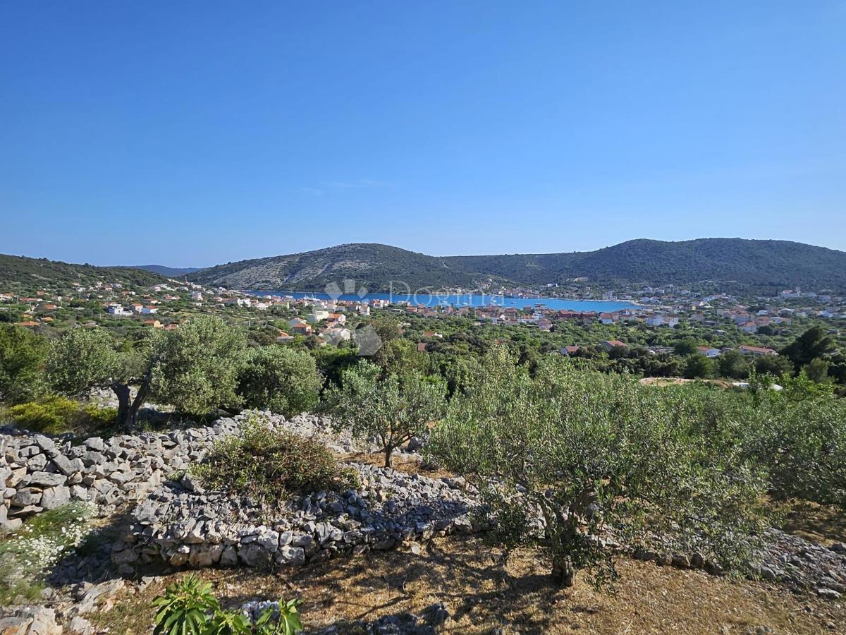 Terreno edificabile Vinišće, Marina, 1.465m2
