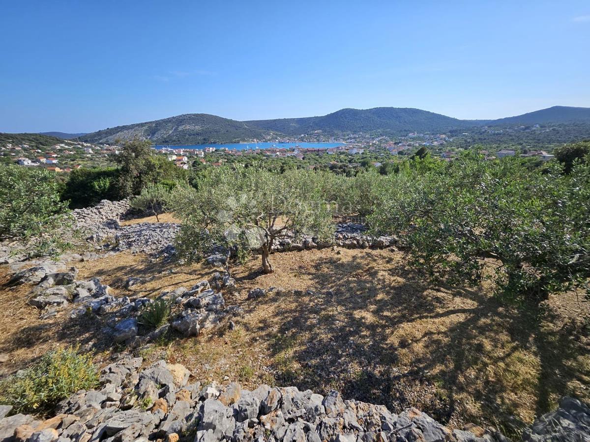 Terreno edificabile Vinišće, Marina, 1.465m2