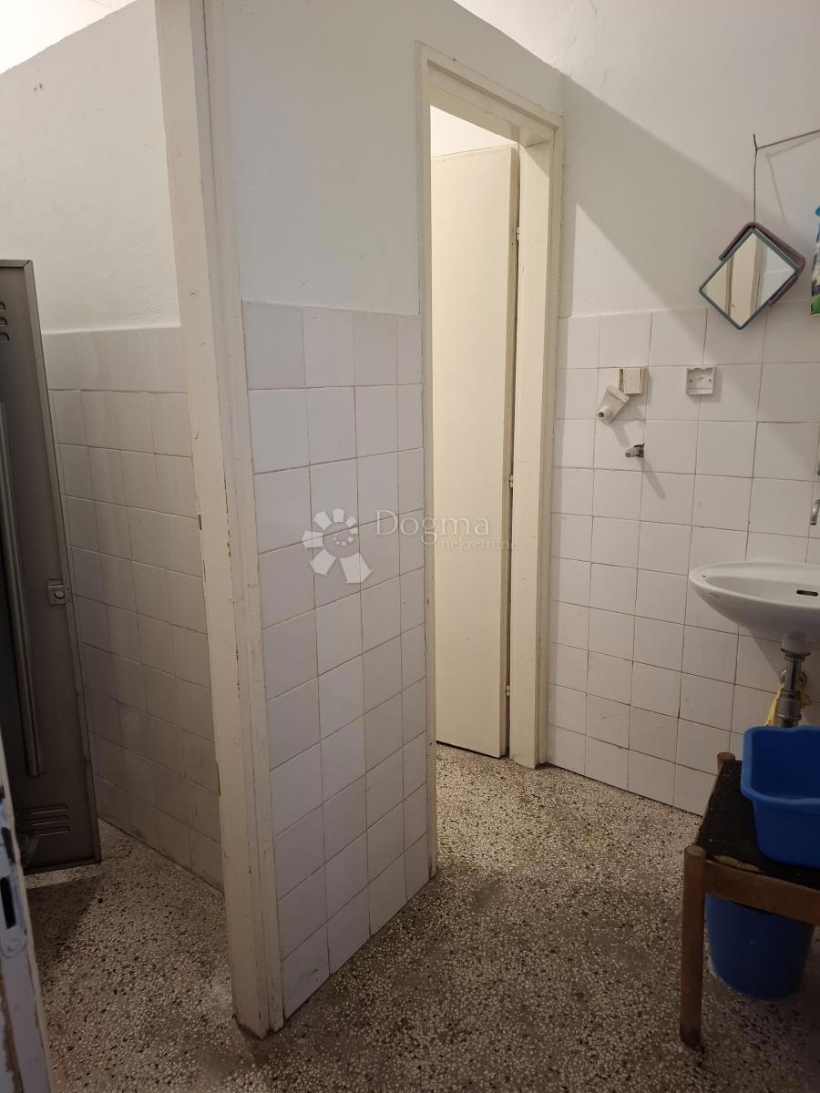 Locale commerciale Centar, Gospić, 120m2