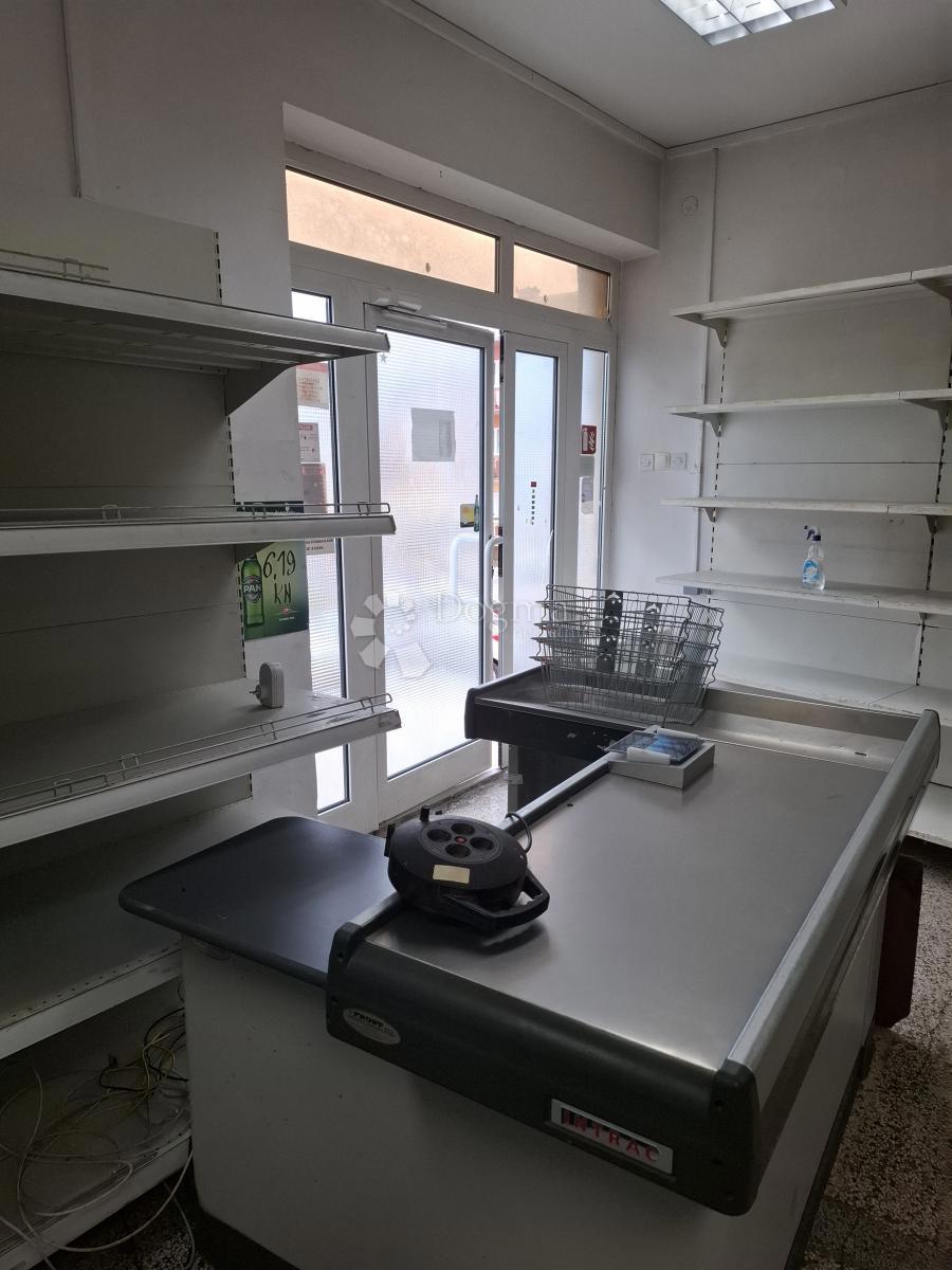Locale commerciale Centar, Gospić, 120m2