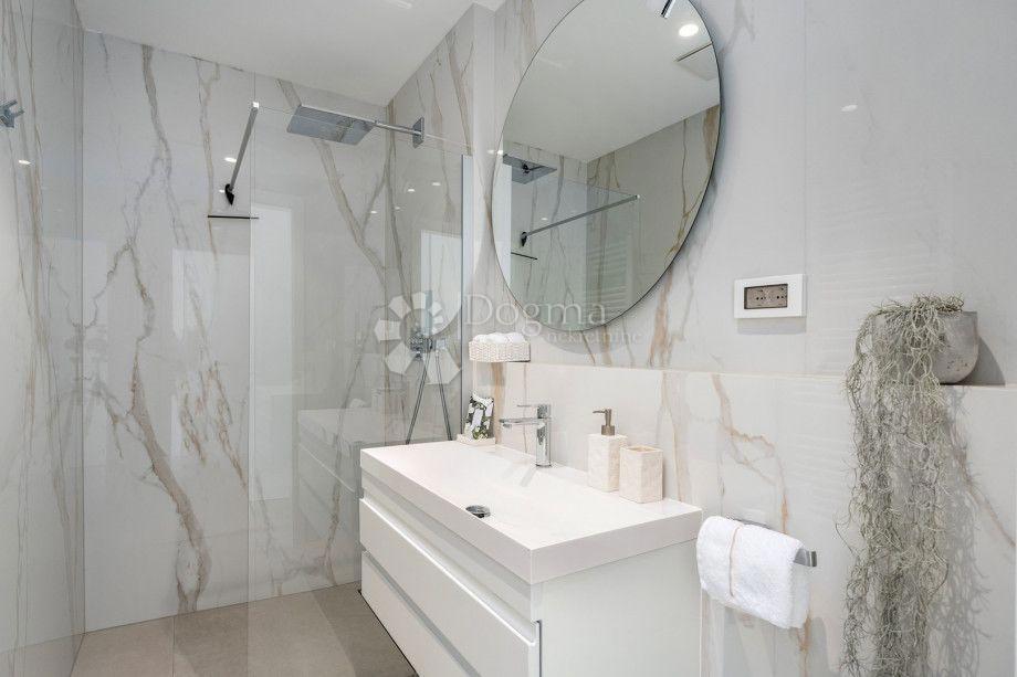 Casa Jesenice, Dugi Rat, 254m2