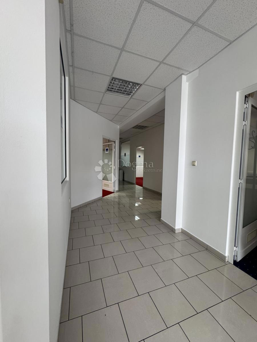 Locale commerciale Škurinje, Rijeka, 325m2