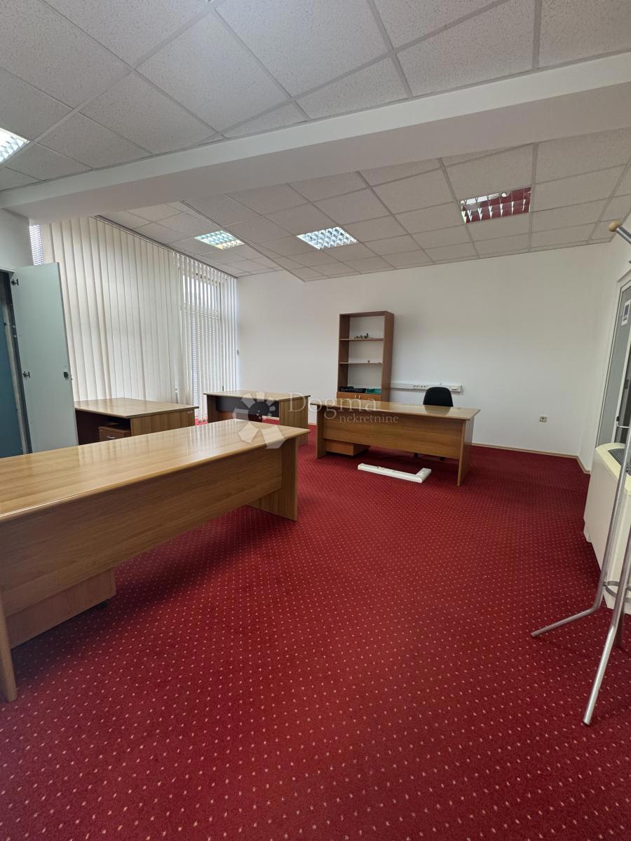 Locale commerciale Škurinje, Rijeka, 325m2