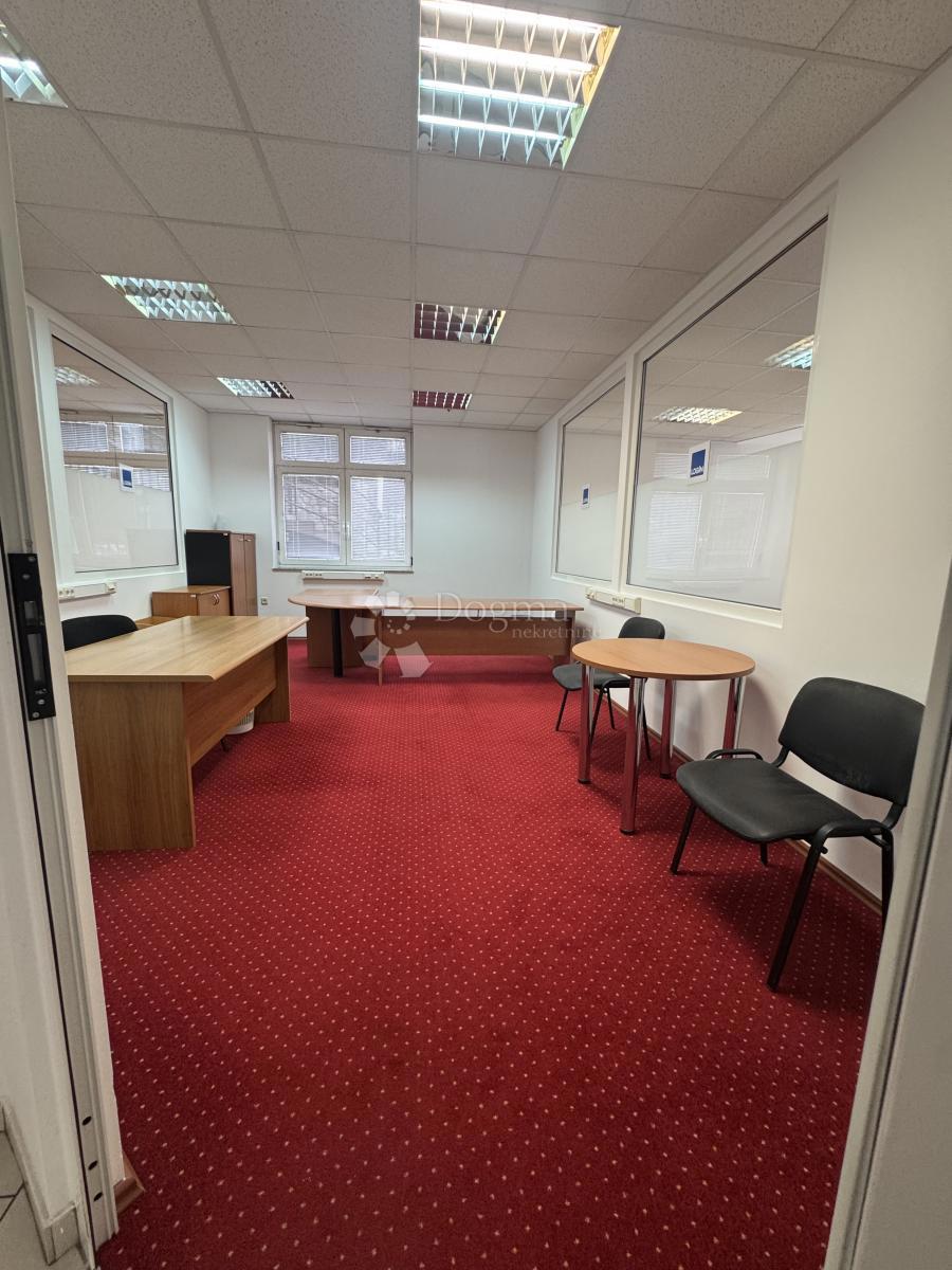 Locale commerciale Škurinje, Rijeka, 325m2