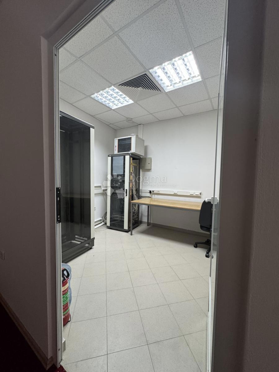 Locale commerciale Škurinje, Rijeka, 325m2