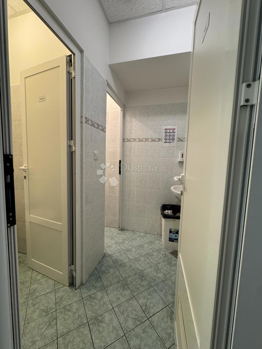 Locale commerciale Škurinje, Rijeka, 325m2