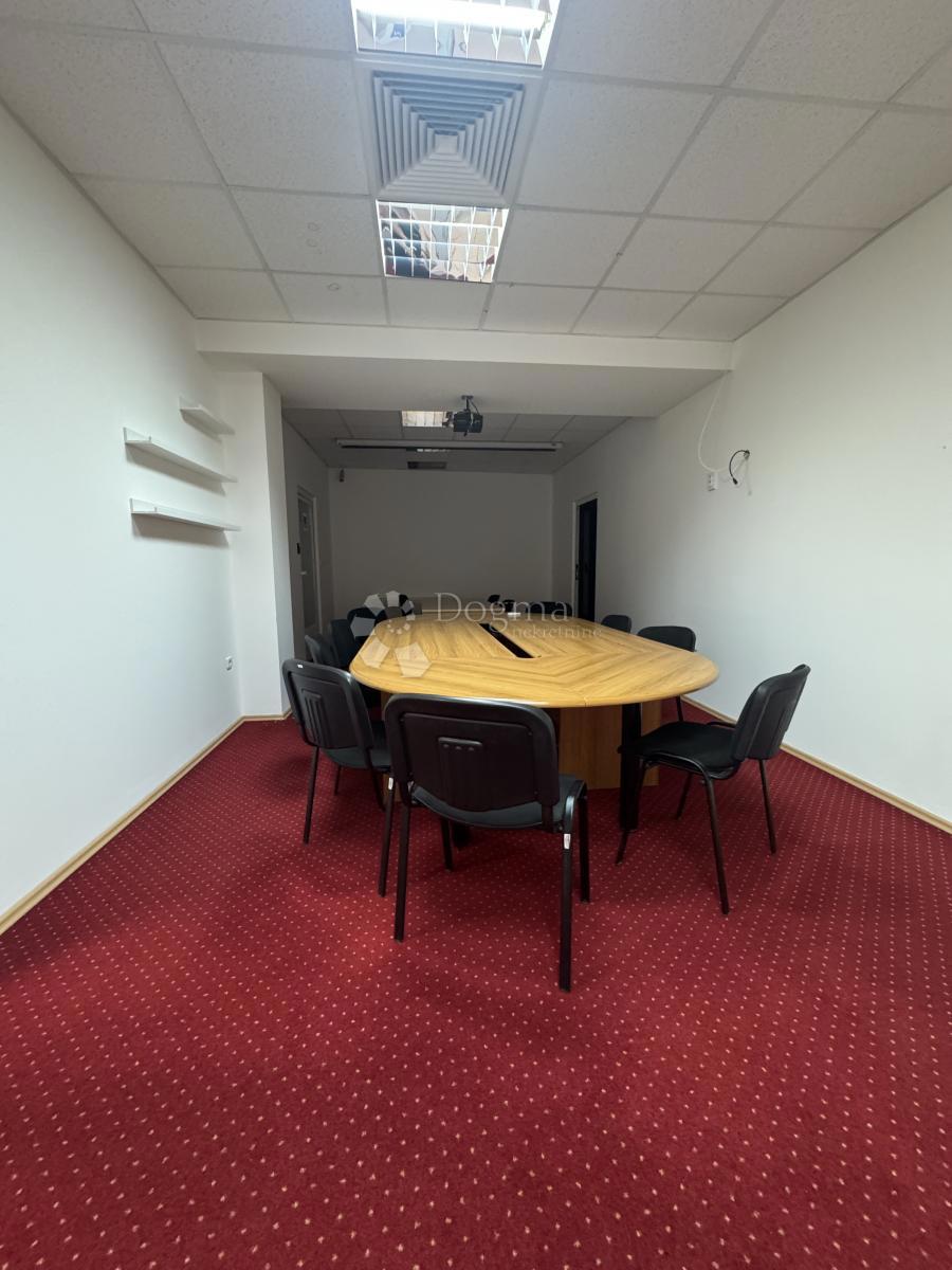 Locale commerciale Škurinje, Rijeka, 325m2