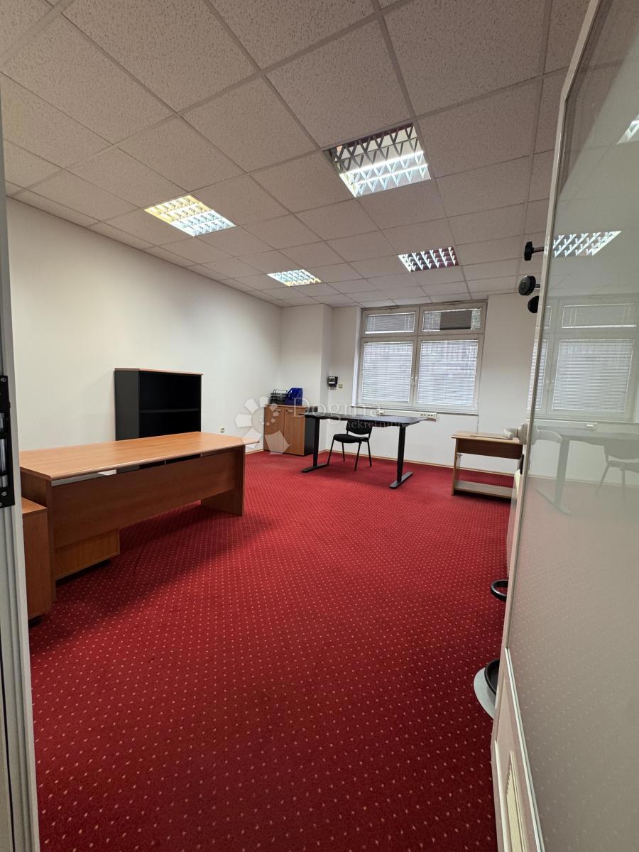 Locale commerciale Škurinje, Rijeka, 325m2