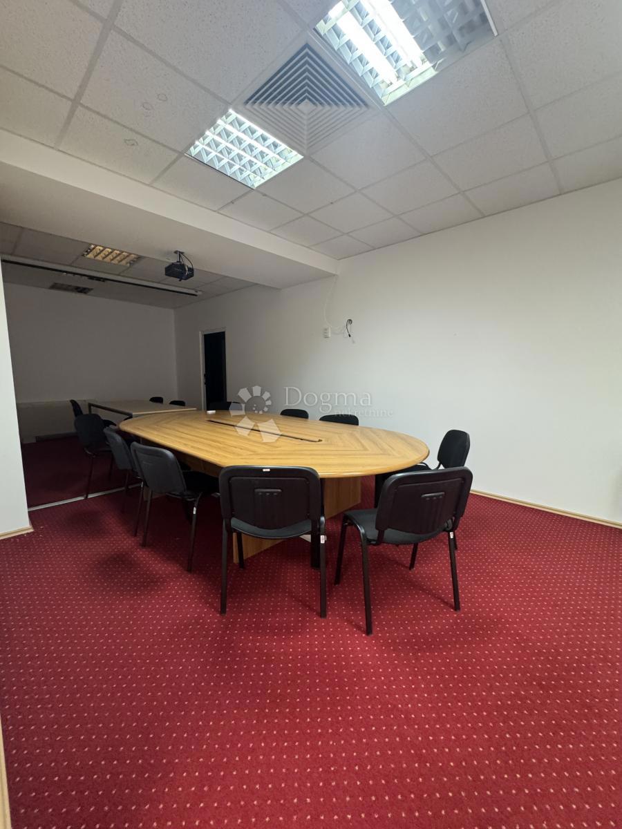 Locale commerciale Škurinje, Rijeka, 325m2