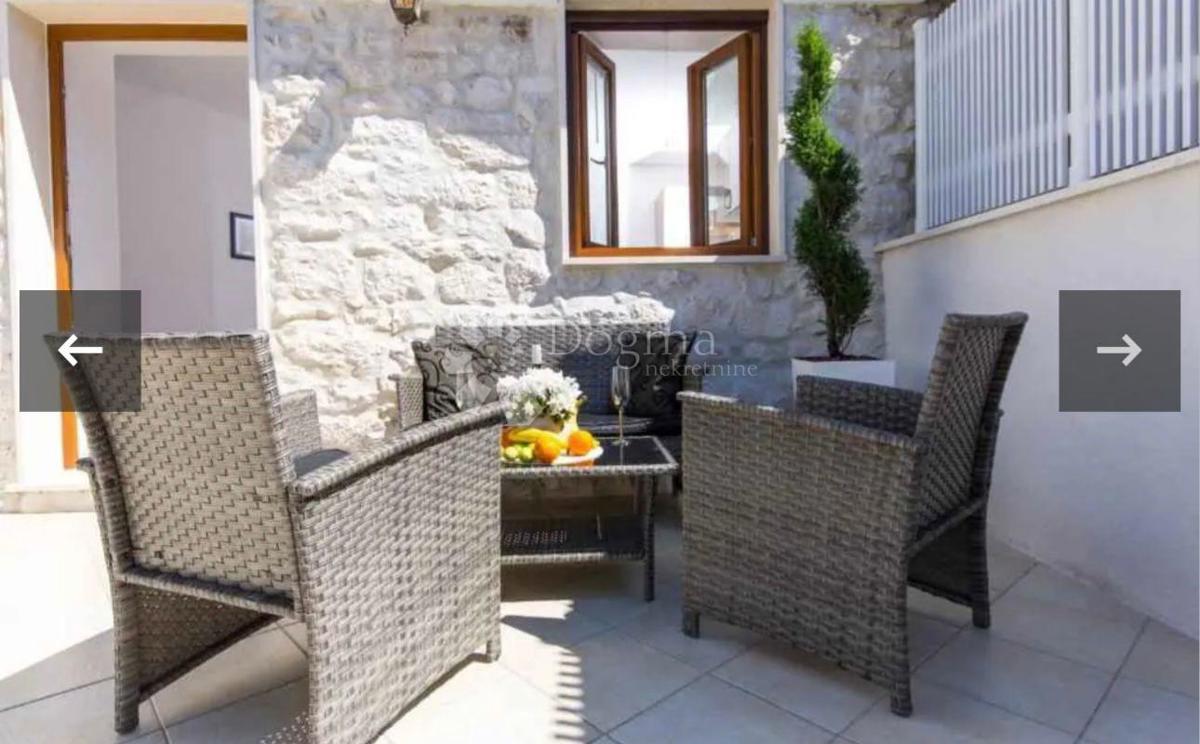 Casa Okrug Gornji, Okrug, 82m2