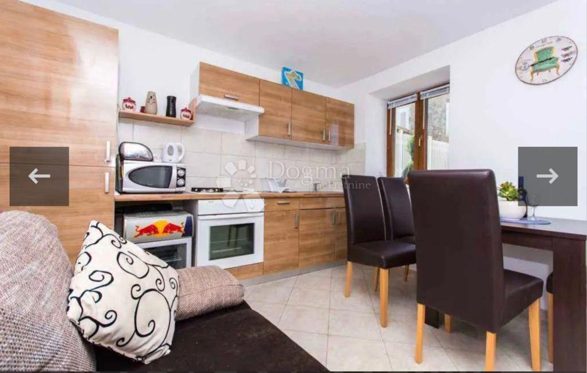 Casa Okrug Gornji, Okrug, 82m2