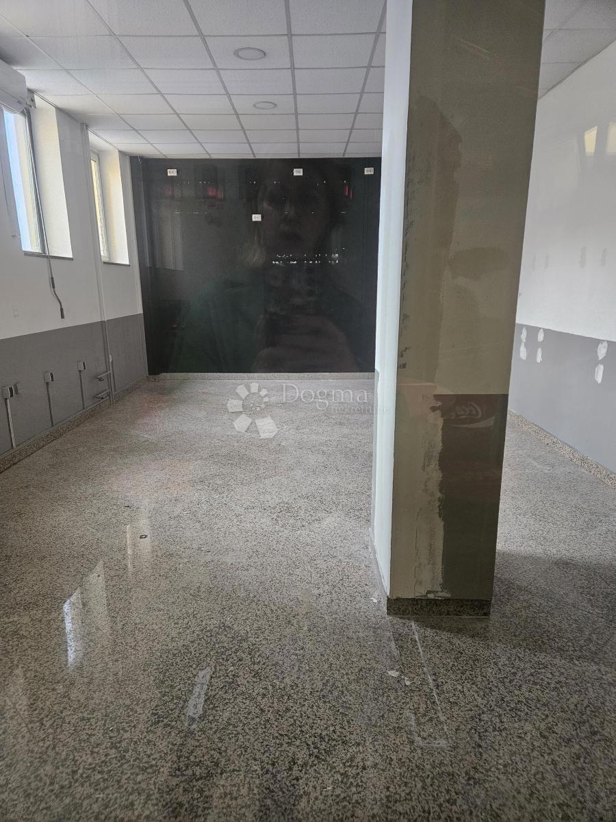 Locale commerciale Turnić, Rijeka, 33m2