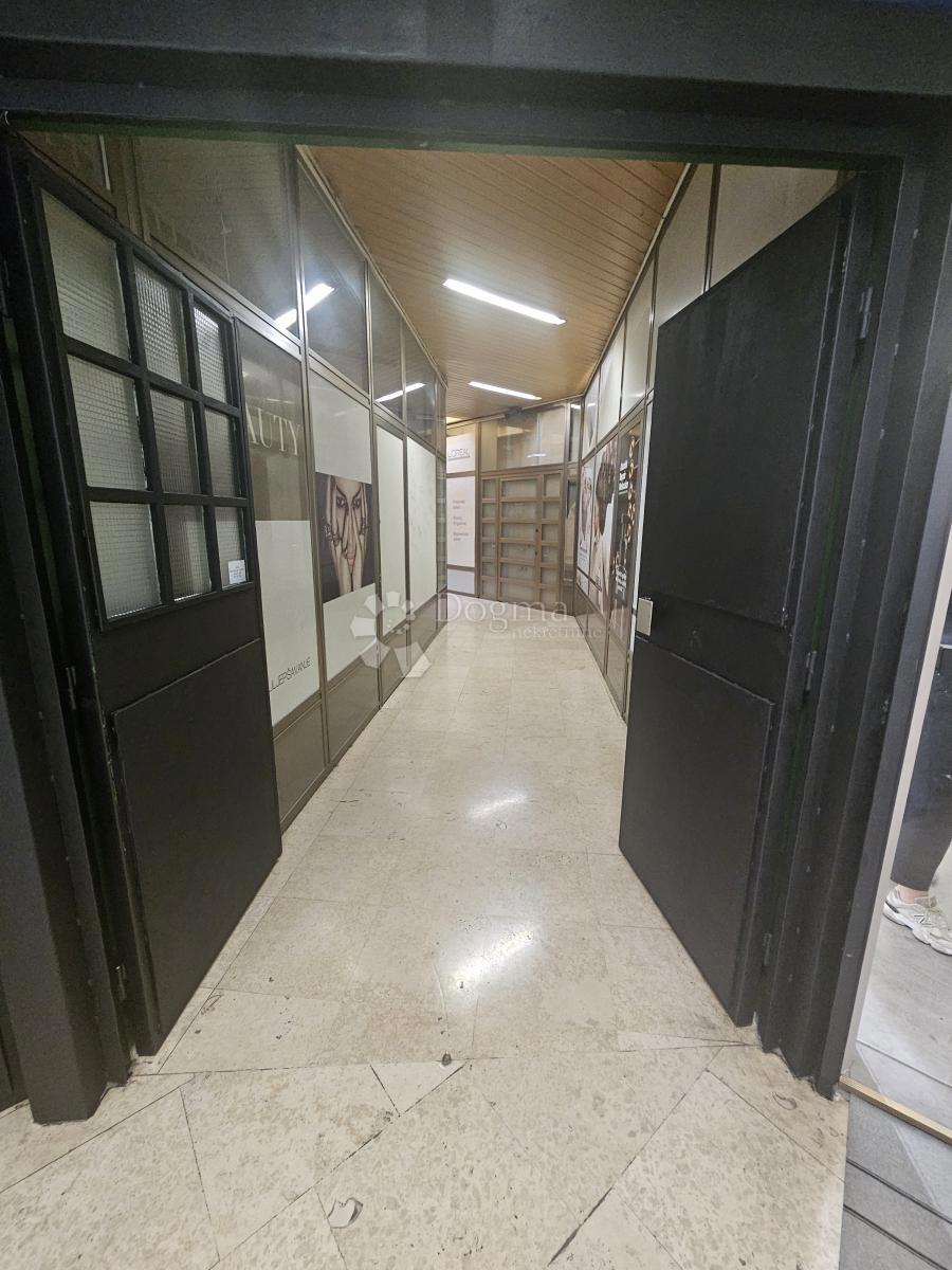 Locale commerciale Turnić, Rijeka, 33m2