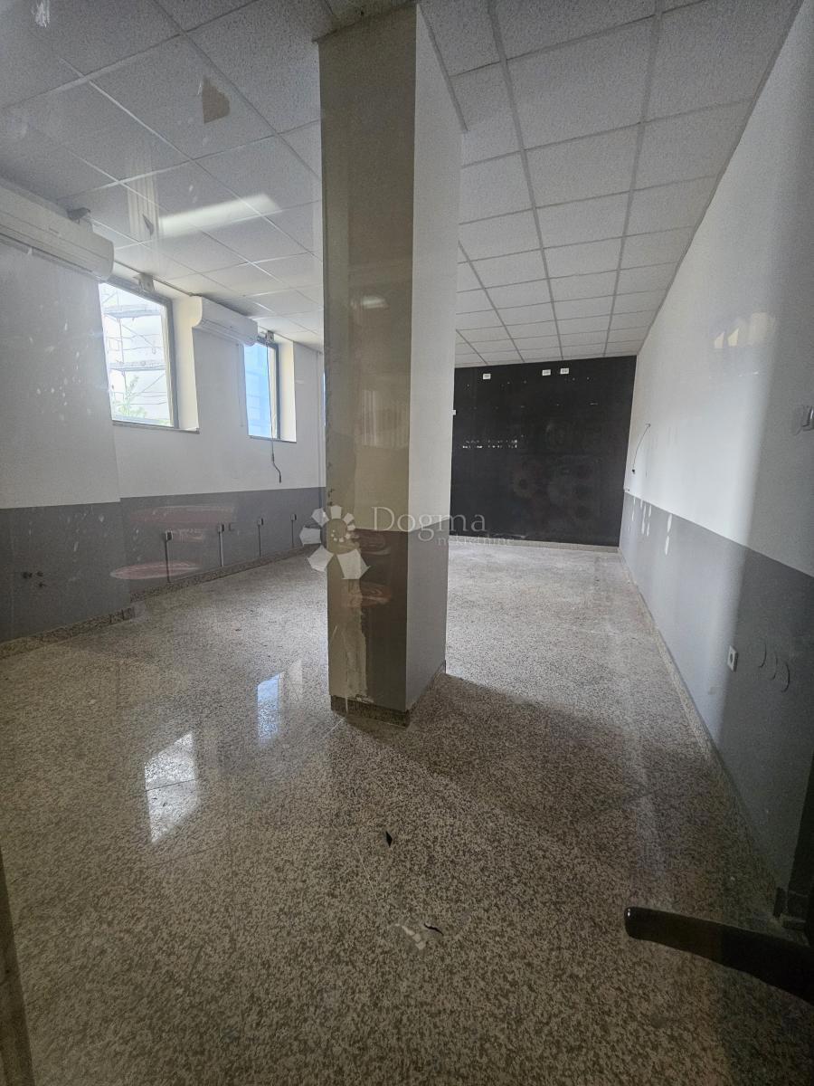Locale commerciale Turnić, Rijeka, 33m2