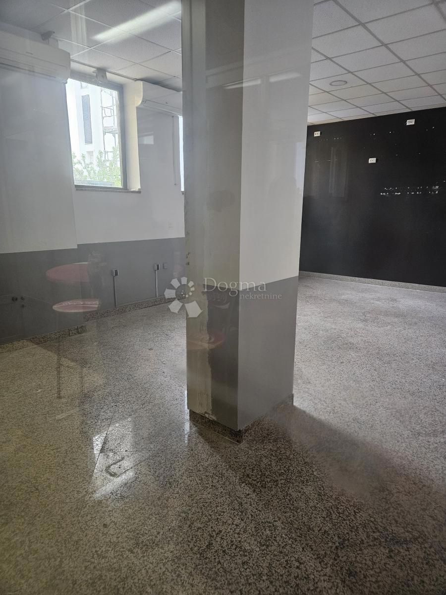 Locale commerciale Turnić, Rijeka, 33m2