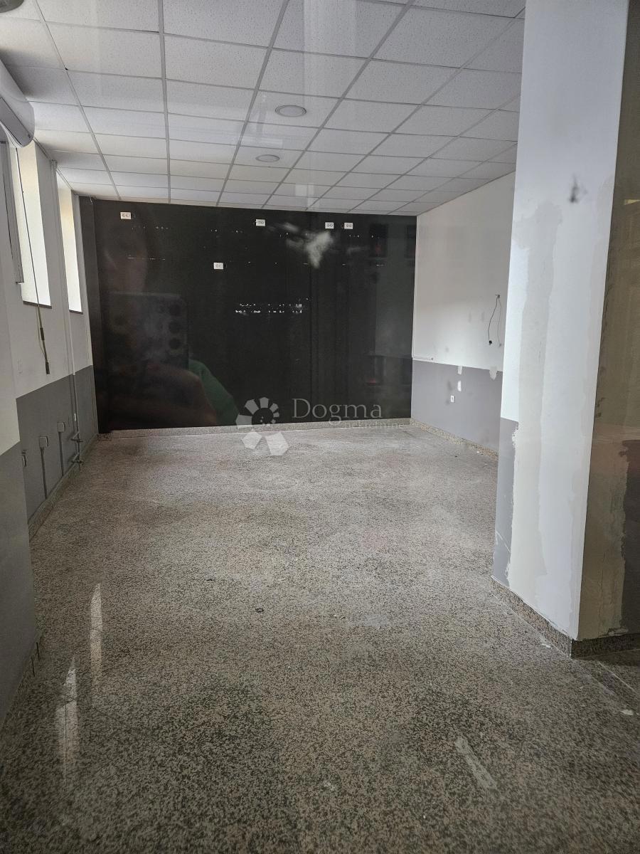 Locale commerciale Turnić, Rijeka, 33m2