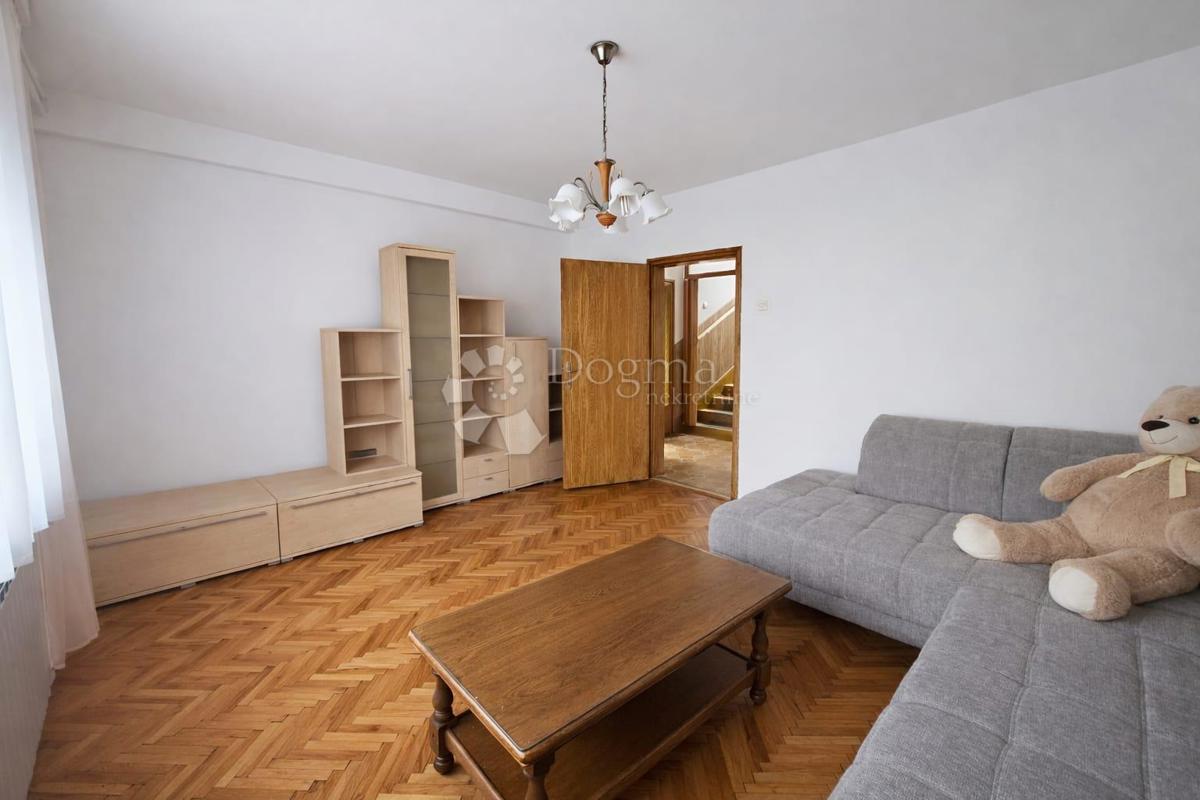 Casa Sesvetska sela, Sesvete, 200m2