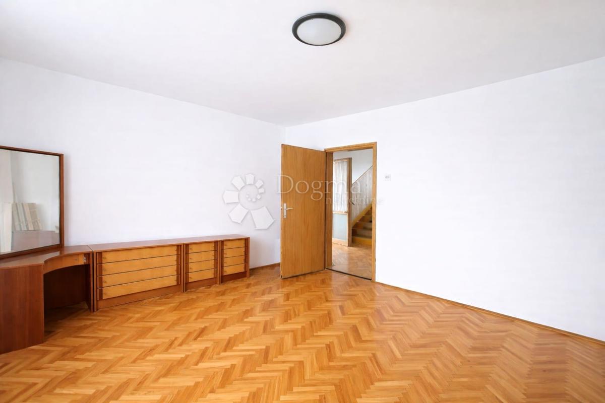 Casa Sesvetska sela, Sesvete, 200m2