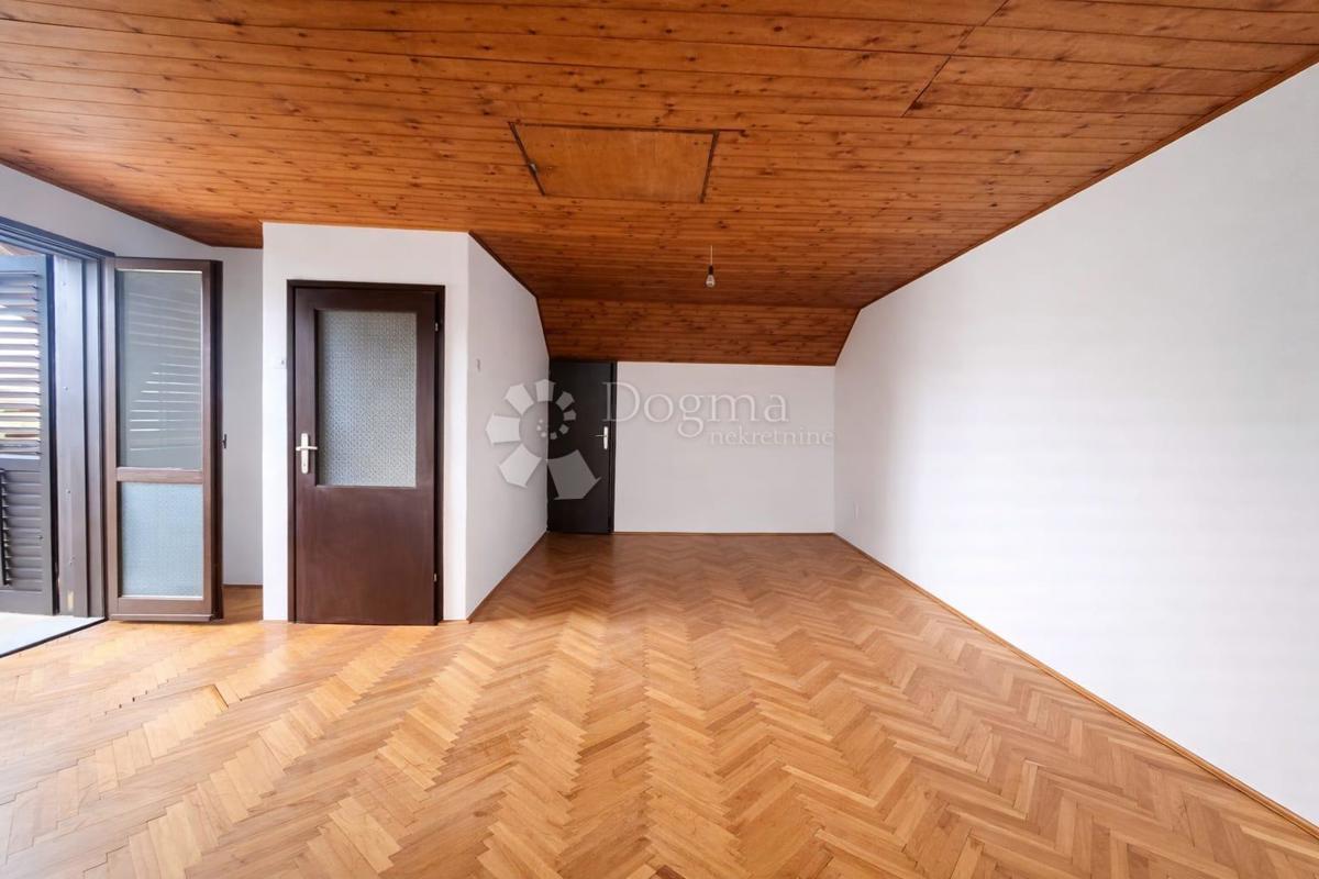 Casa Sesvetska sela, Sesvete, 200m2