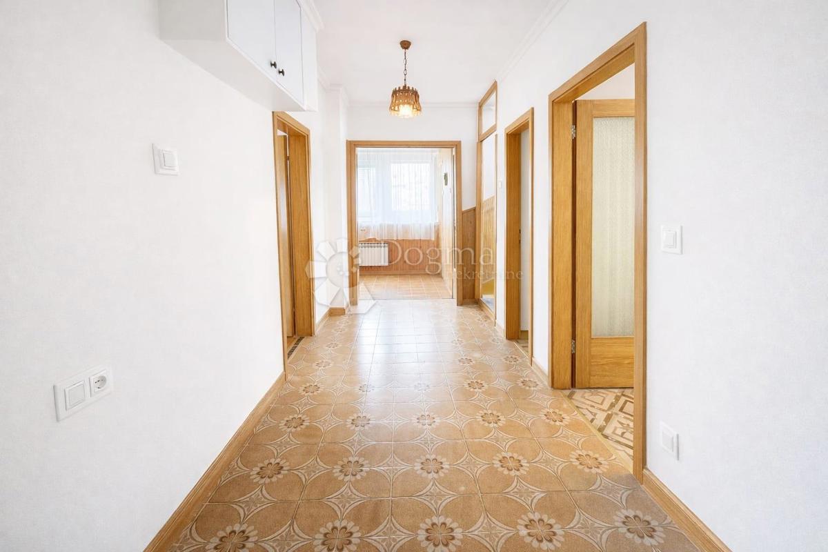 Casa Sesvetska sela, Sesvete, 200m2