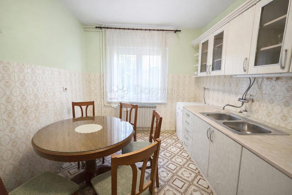 Casa Sesvetska sela, Sesvete, 200m2