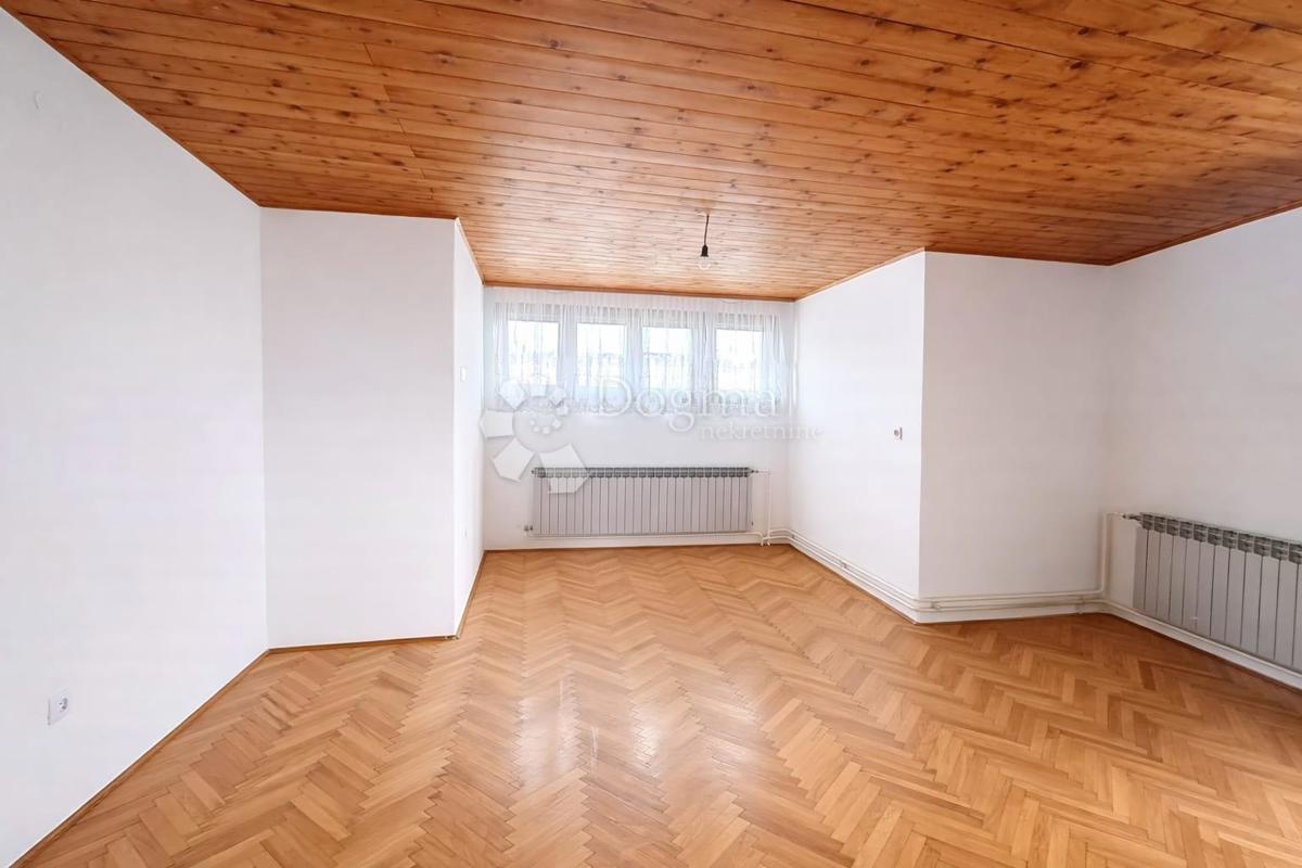 Casa Sesvetska sela, Sesvete, 200m2