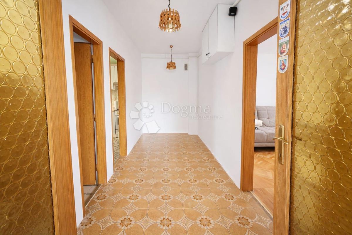 Casa Sesvetska sela, Sesvete, 200m2