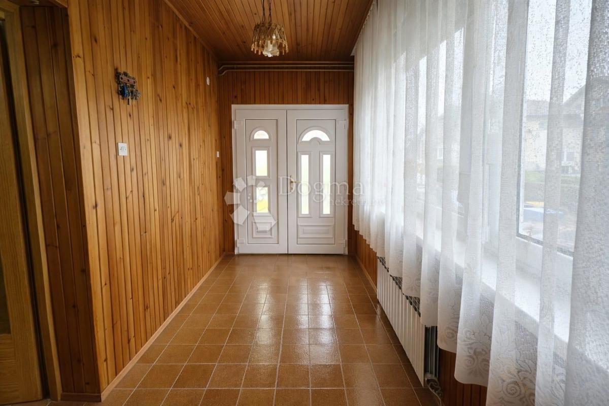 Casa Sesvetska sela, Sesvete, 200m2