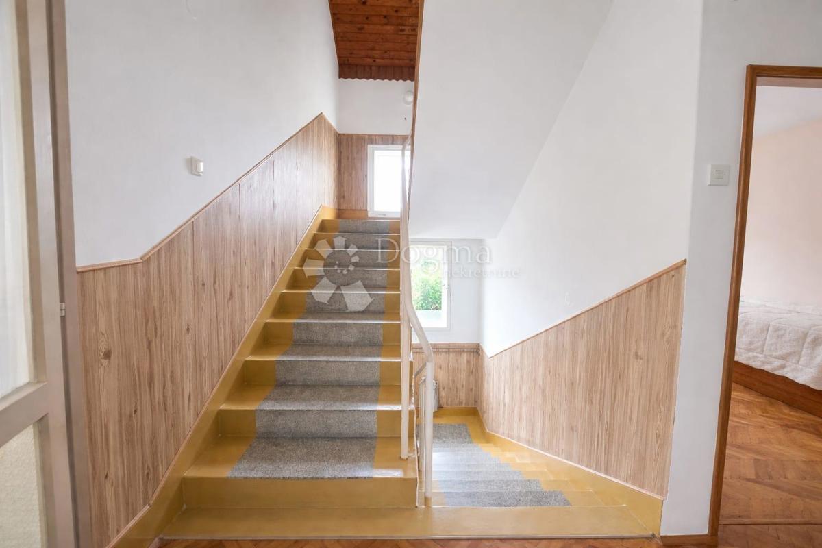 Casa Sesvetska sela, Sesvete, 200m2