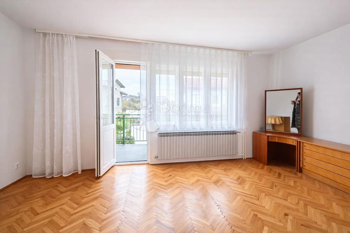 Casa Sesvetska sela, Sesvete, 200m2