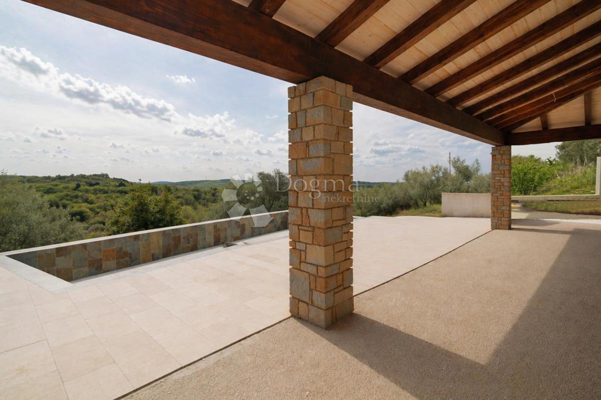 Villa istriana con vista panoramica aperta verso il mare