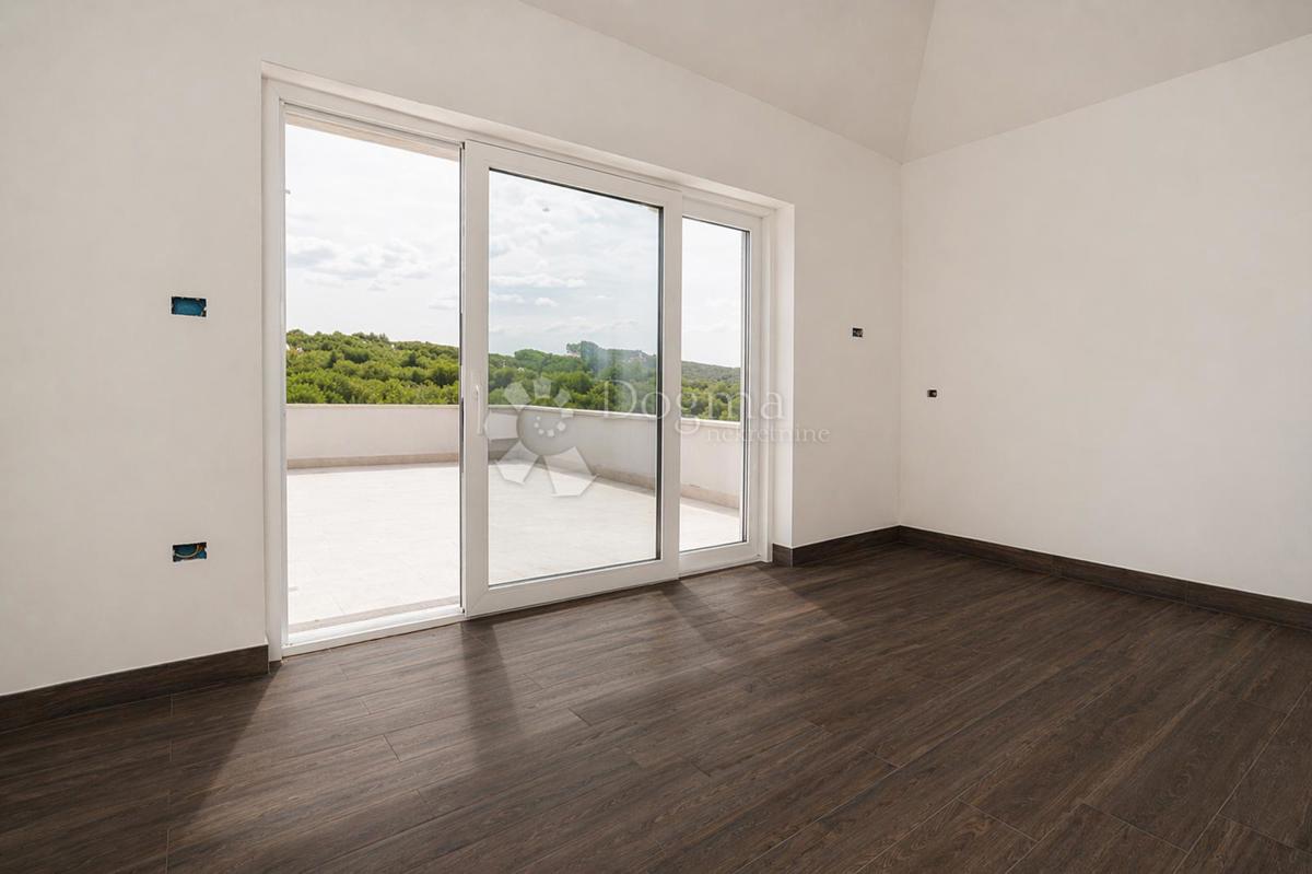 Villa istriana con vista panoramica aperta verso il mare