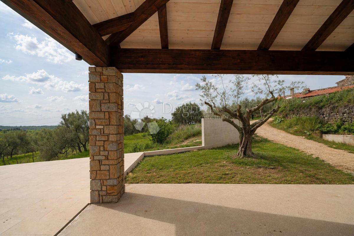 Villa istriana con vista panoramica aperta verso il mare