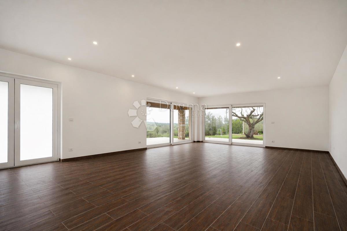 Villa istriana con vista panoramica aperta verso il mare